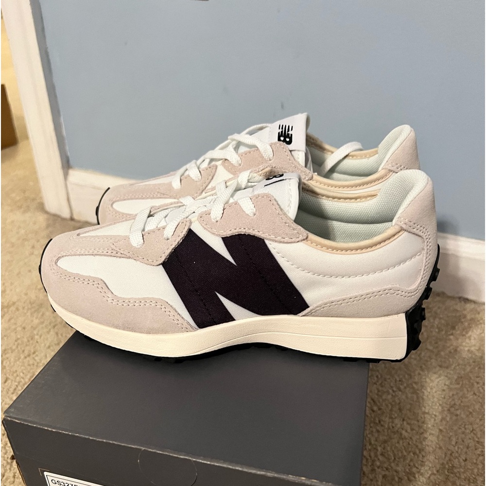 New Balance 327